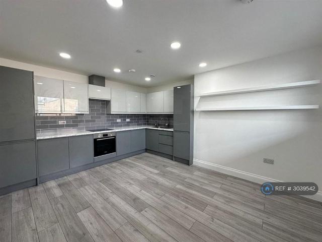 Flat for rent in London Borough of Barnet, Greater London