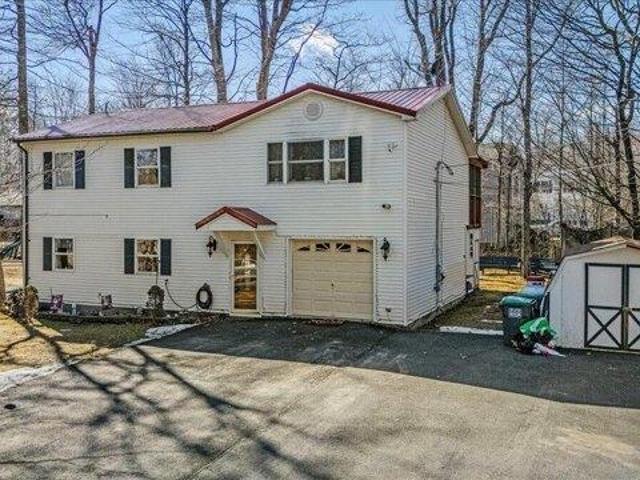 House for sale in Pocono Summit