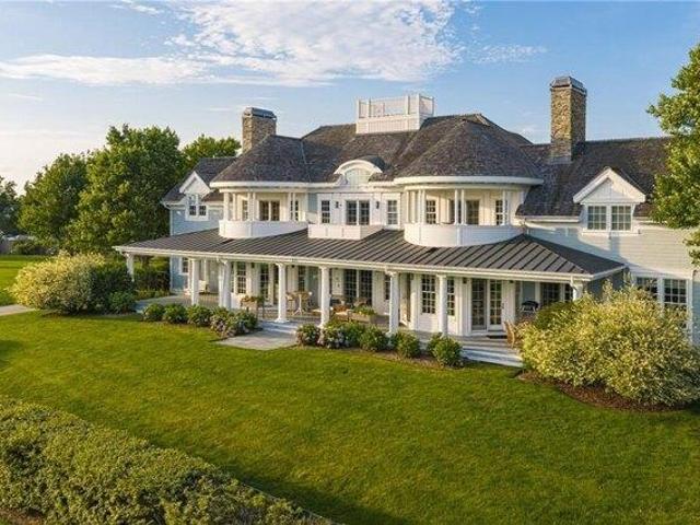 House for sale in Portsmouth, Rhode Island