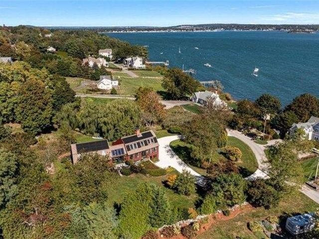 House for sale in Portsmouth, Rhode Island