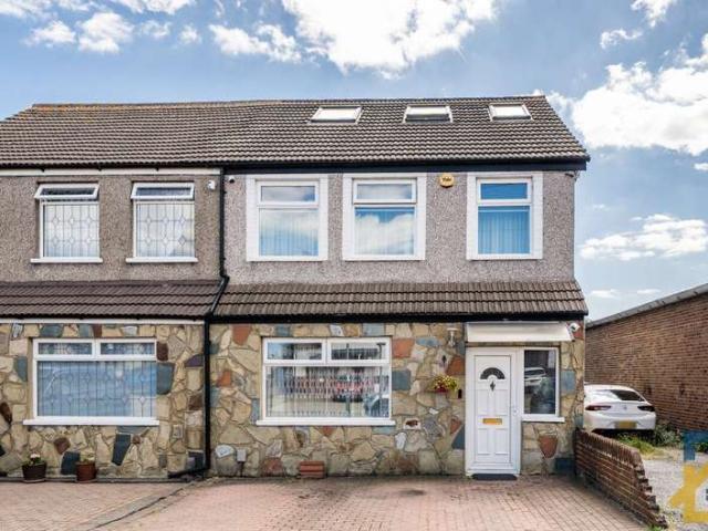 Property for sale in South Hornchurch, Greater London