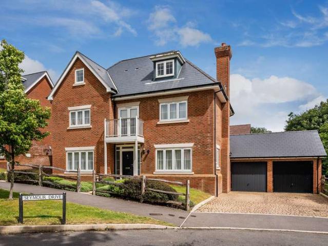 Property for sale in Hawkenbury, Sandown Park