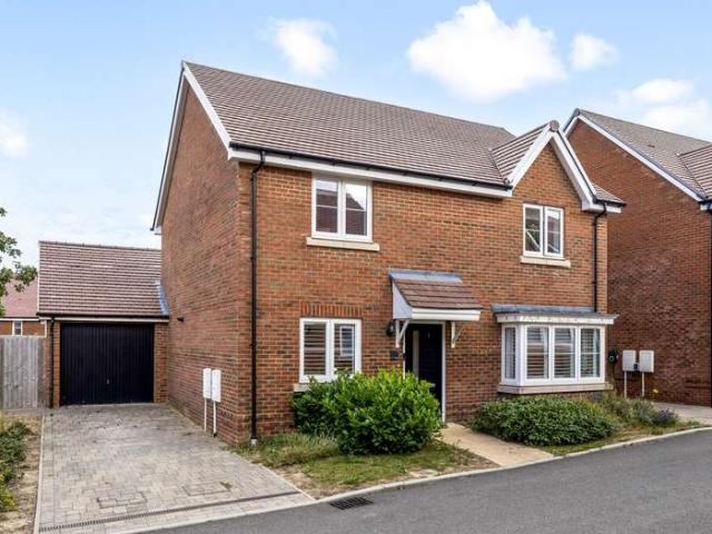 Property for sale in Kilnwood Vale, Horsham