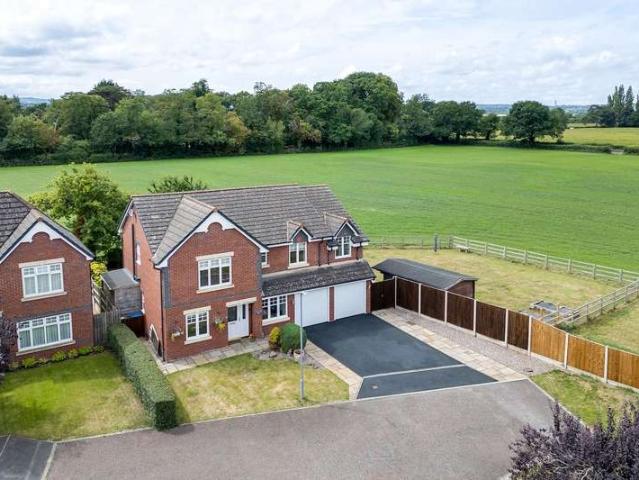 Property for sale in Lavister, Wales