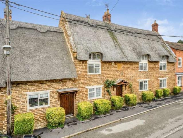 Cottage for sale in Crick, Northamptonshire