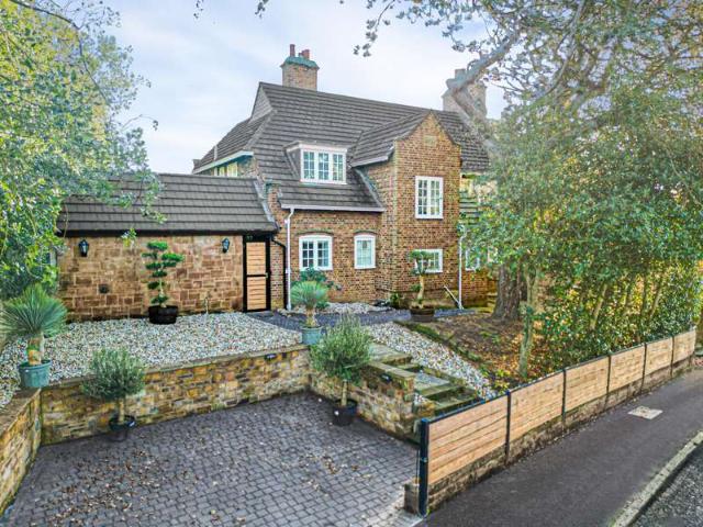 Property for sale in Egerton Park, Mapleton