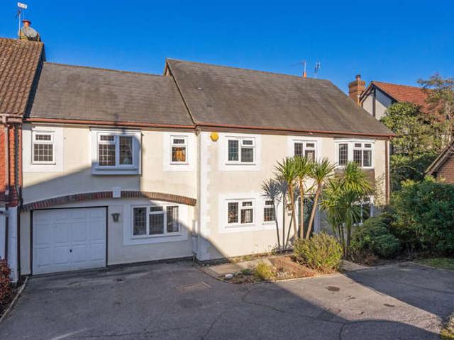 Property for sale in Broadwater Down, Sandown Park