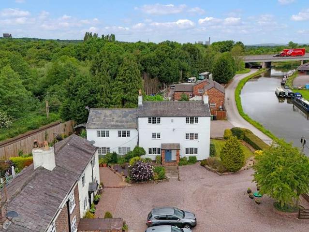 Property for sale in Preston Brook