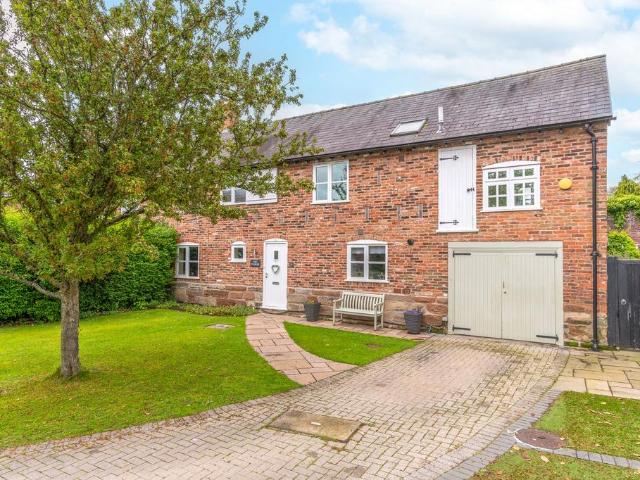 House for sale in High Legh