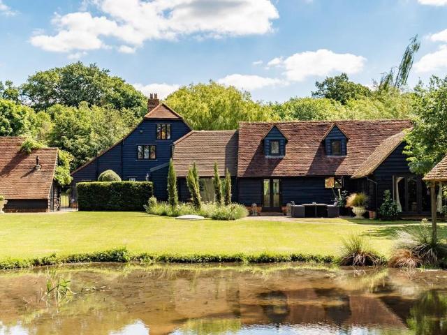 House for sale in Mount End, Epping Forest