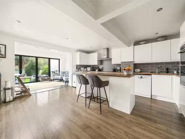 Apartment for sale in Berrylands, Berrylands