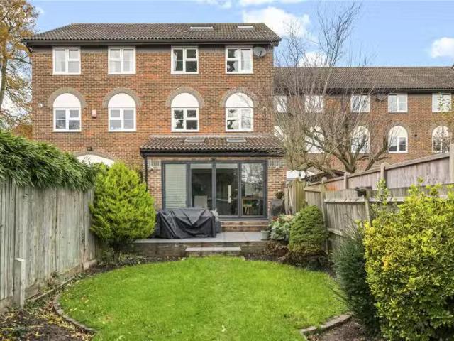 Apartment for sale in Berrylands, Berrylands
