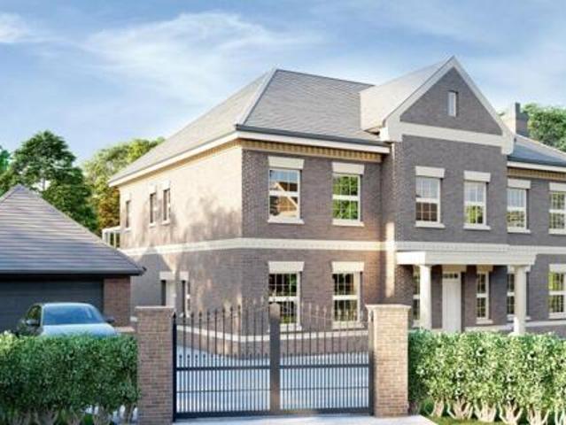House for sale in Ascot