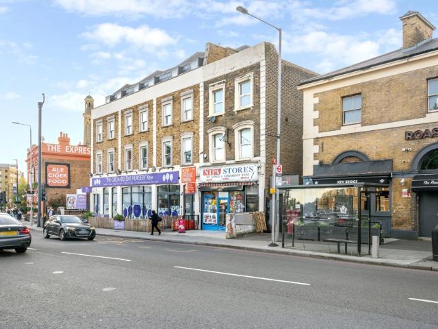 House for rent in London Borough of Hounslow, Strand