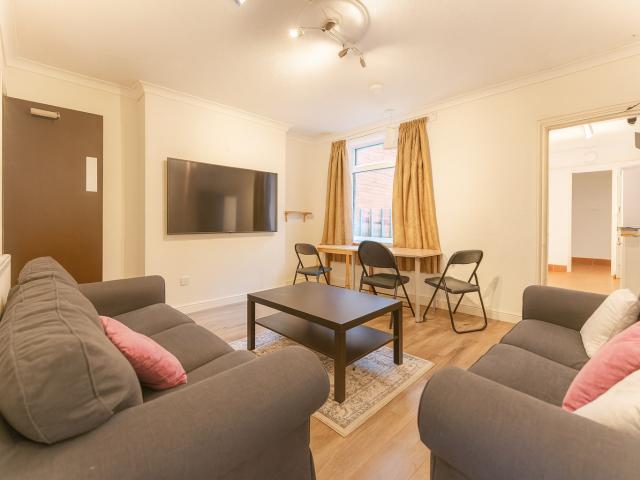House for rent in Brondesbury, Greater London