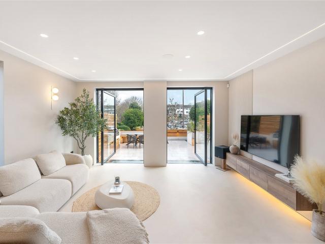House for rent in London Borough of Hounslow, Greater London