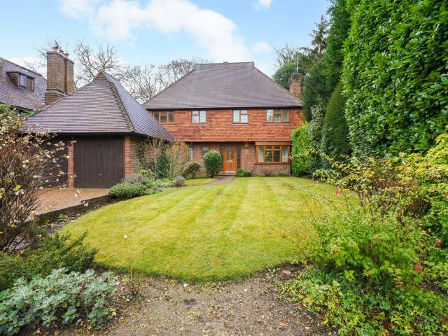 House for rent in Esher Place, Elmbridge