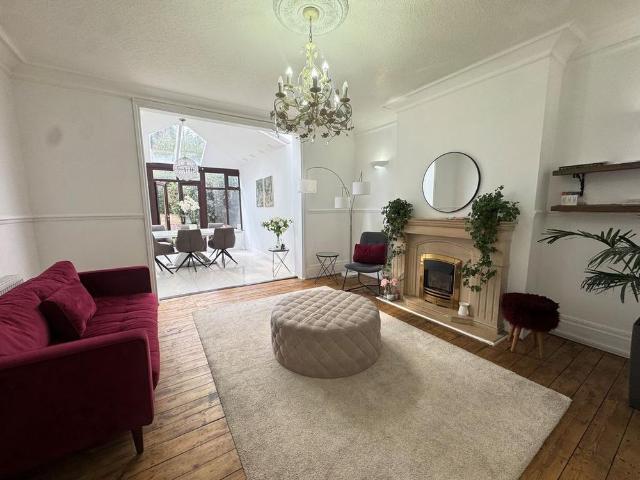 House for rent in Dixons Green, West Midlands