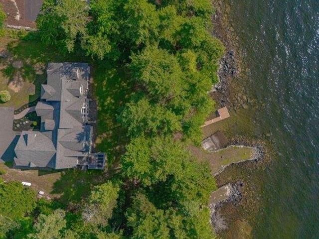 House for sale in Raymond, Maine