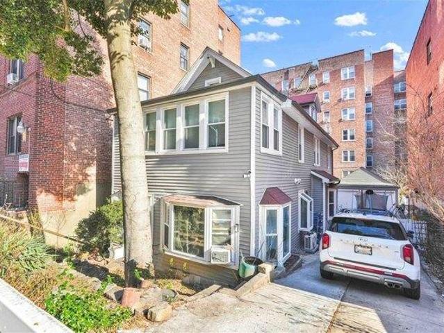 House for sale in Rego Park House for sale in Rego Park