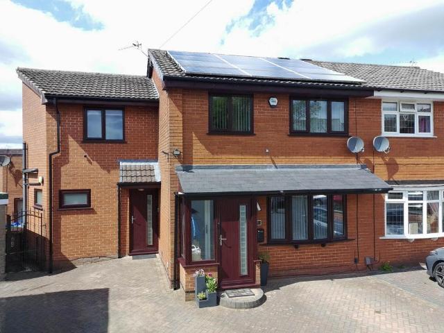 House for sale in Buersil Head, Burnedge