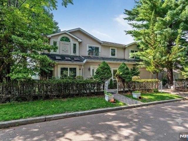 House for sale in Ridgefield, New Jersey