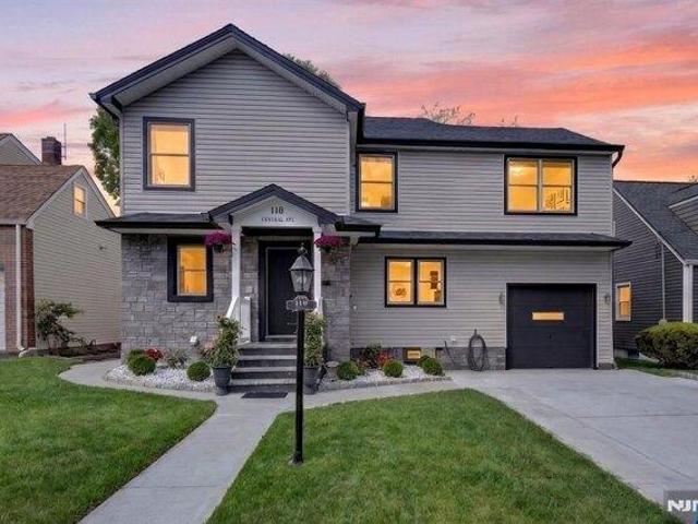 House for sale in Rochelle Park, New Jersey