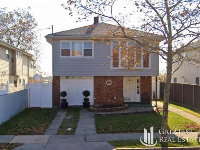 Townhouse for sale in Queens, Arverne