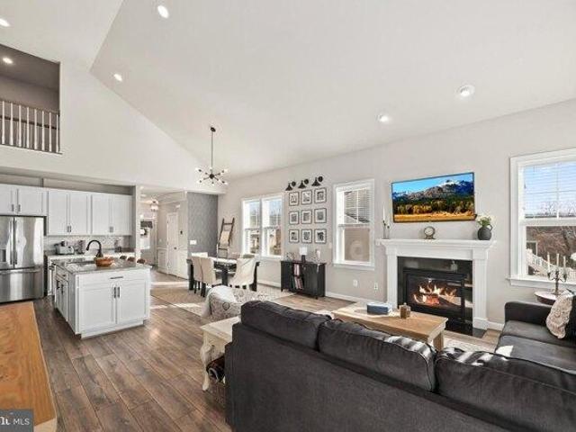 House for sale in Round Hill