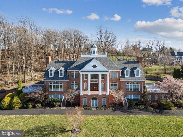 House for sale in Round Hill