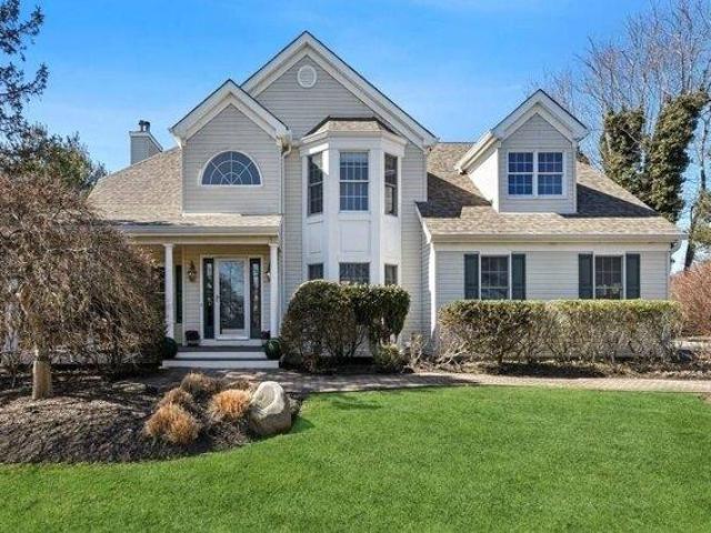 House for sale in Smithtown, New York