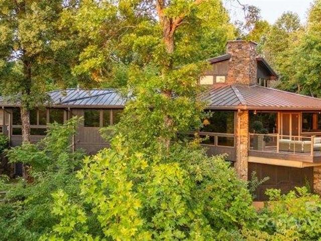 House for sale in Saluda