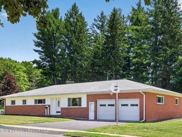 House for sale in Bloomington, New York
