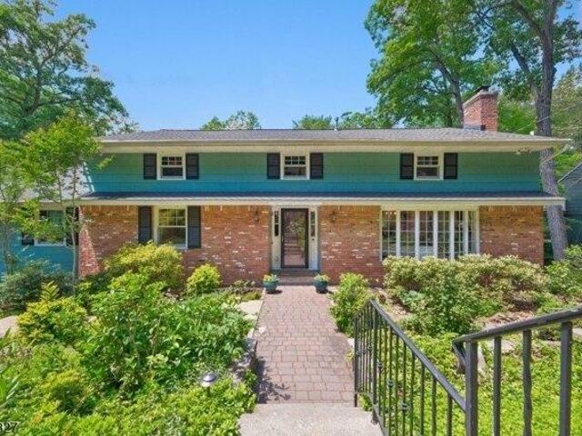 House for sale in Mountainside, New Jersey