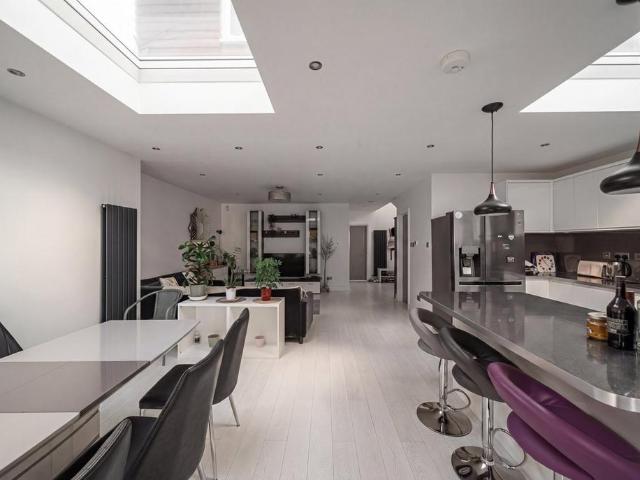Bungalow for sale in Crofton, Greater London