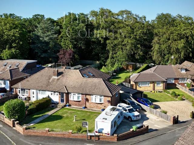 Bungalow for sale in Chepping Wycombe, Flackwell Heath