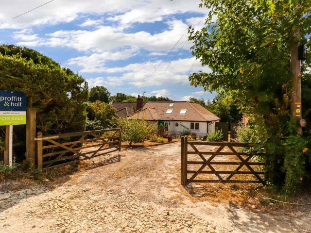 Bungalow for sale in Batchworth, Hertfordshire
