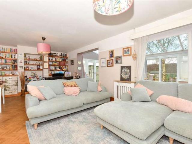Farm for sale in Folkestone, Peene