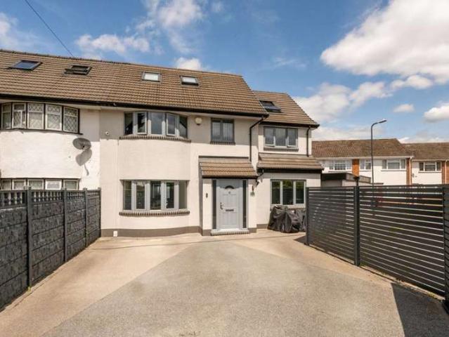 Semi Detached House for sale in Slough, Cippenham