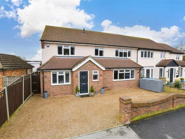 Farm for sale in Lambourne, Epping