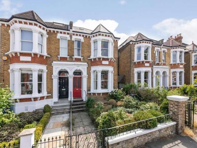 Farm for sale in Tulse Hill, Greater London