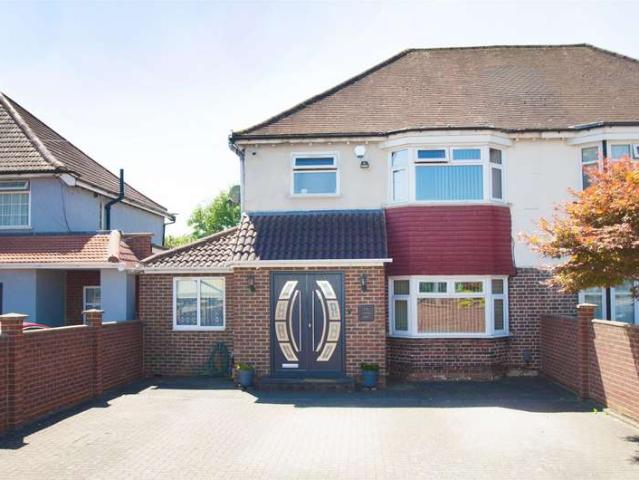 Semi Detached House for sale in Slough, Langley