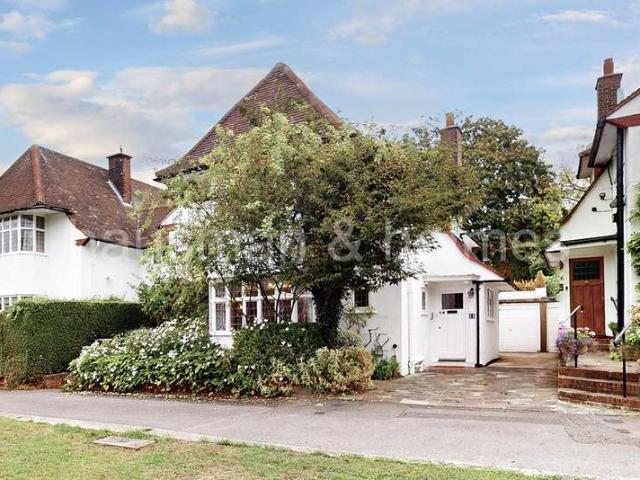 Farm for sale in London Borough of Barnet, Greater London