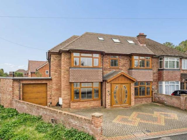 Farm for sale in Wexham and Ivers Community Board, Iver Heath