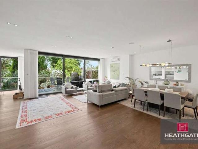 Farm for sale in Golders Green, Greater London