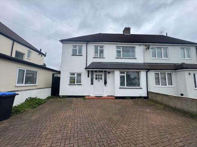 Farm for sale in Egham Hythe, Row Town