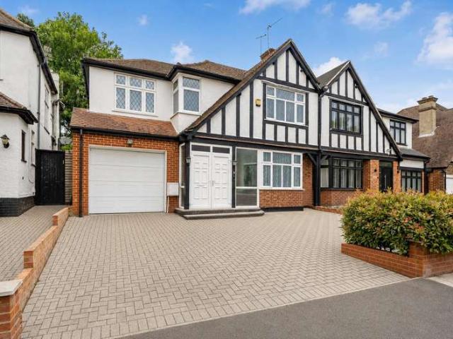 Farm for sale in Little Stanmore, Greater London