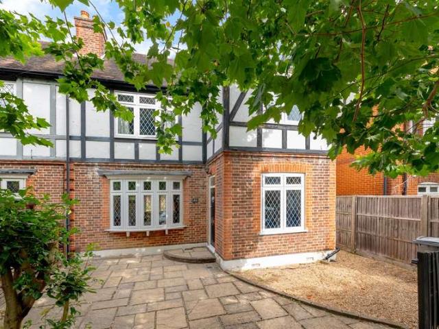 Farm for sale in London Borough of Merton, Raynes Park