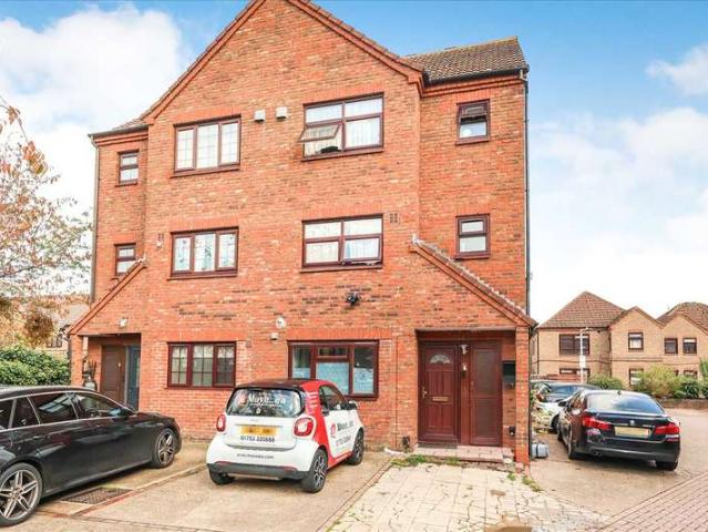 Farm for sale in Chalvey, Slough