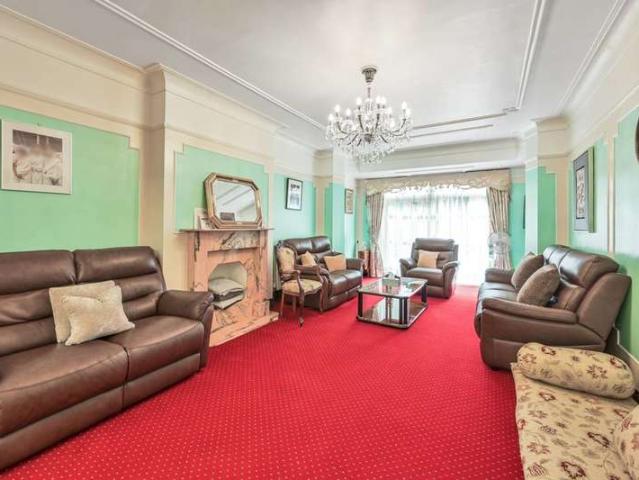 Semi Detached House for sale in Golders Green, Golders Green Semi Detached House for sale in Golders Green, Golders Green
